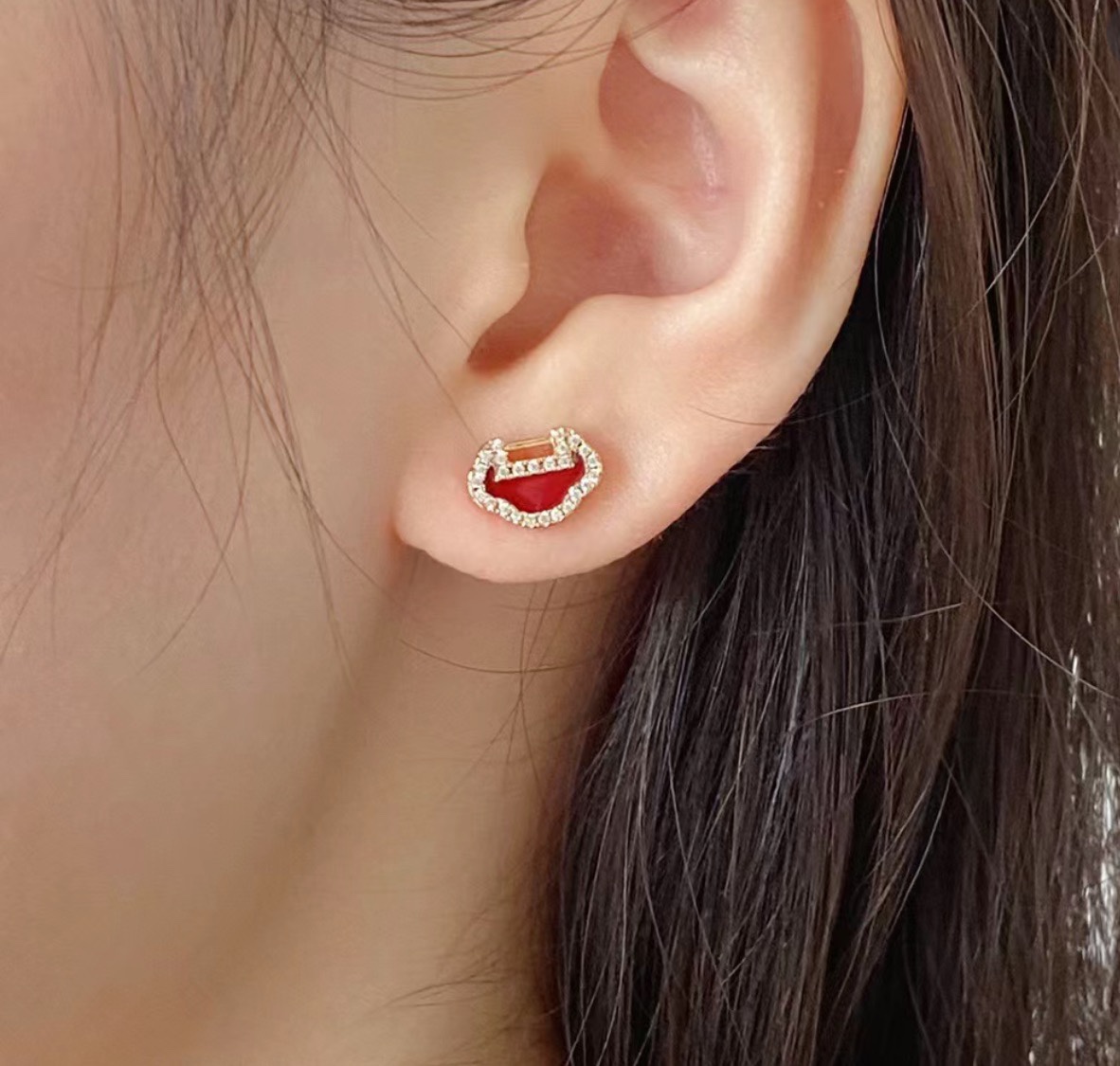 Qeelin Yu Yi Ruyi Lock earrings 18k rose gold red carnelian white diamond 8mm stud diameter