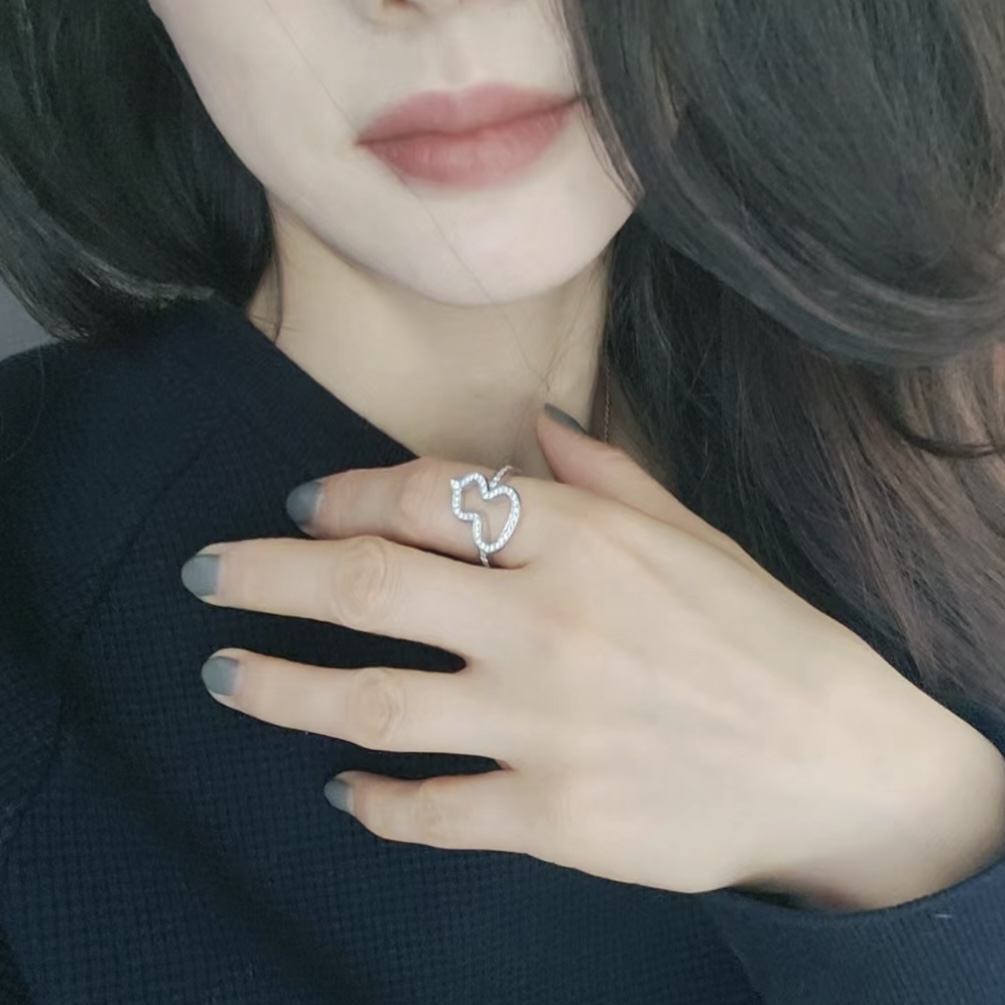 Qeelin Kirin Wulu Hollow Gourd ring Silver-toned metal with clear diamond-like pave stones 6 7 8
