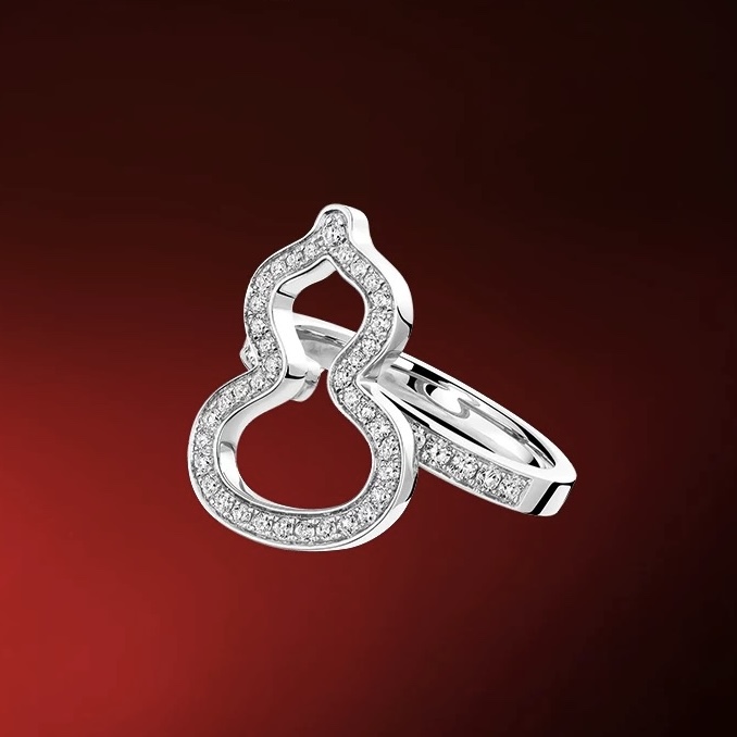 Qeelin Kirin Wulu Hollow Gourd ring Silver-toned metal with clear diamond-like pave stones 6 7 8