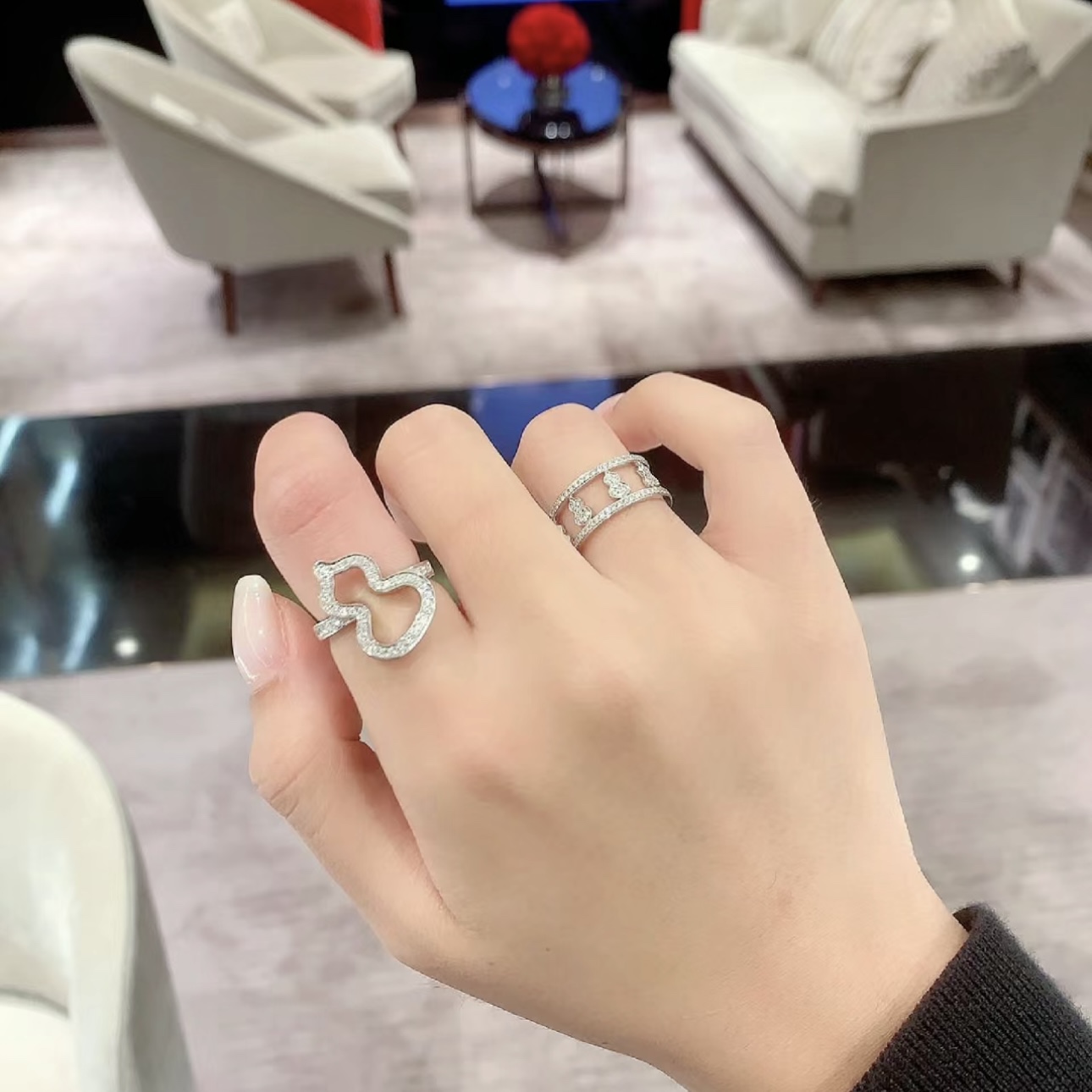 Qeelin Kirin Wulu Hollow Gourd ring Silver-toned metal with clear diamond-like pave stones 6 7 8