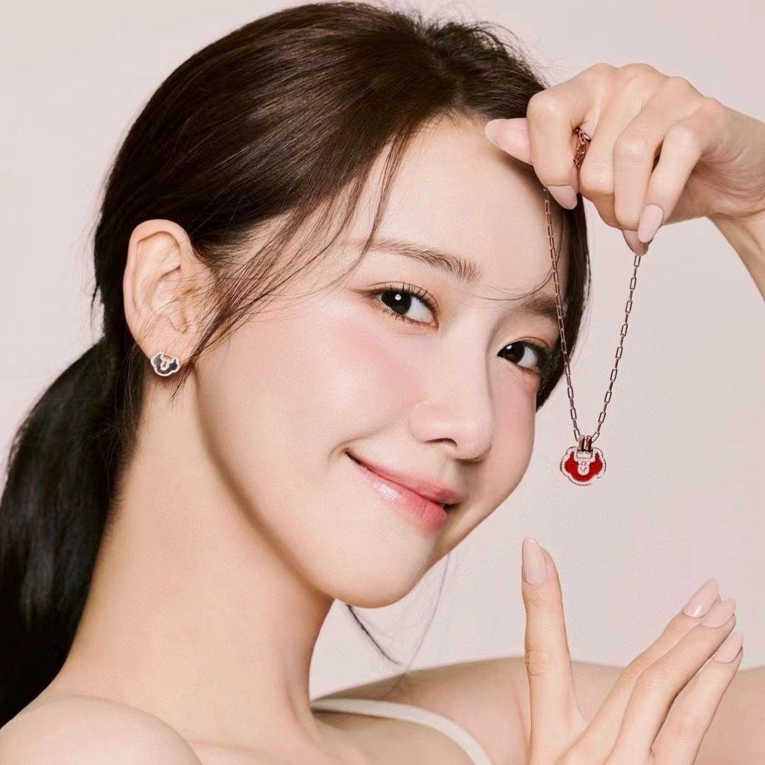 Qeelin Petite Yu Yi necklace 18K rose gold red carnelian diamond 42cm