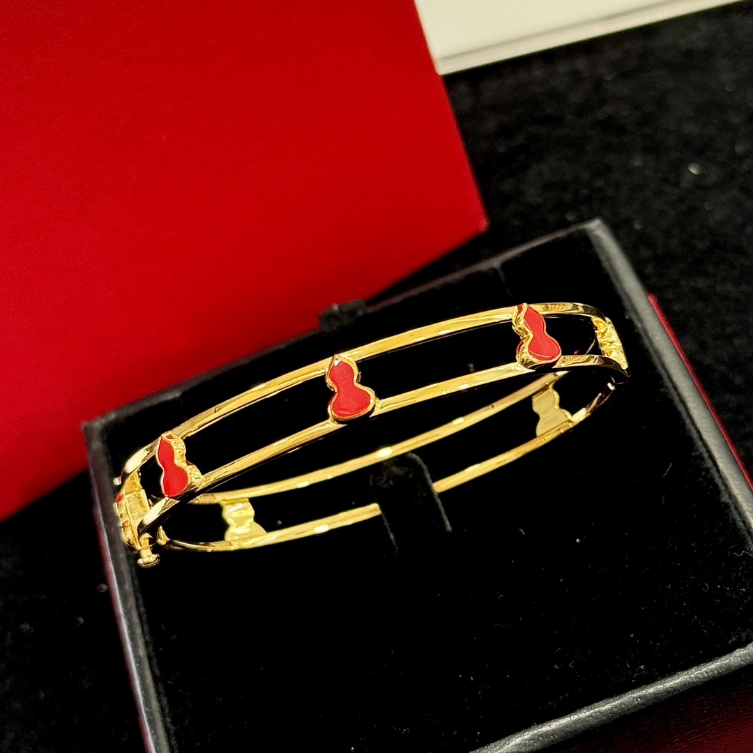 Qeelin Wulu bracelet gold-toned metal with red enamel accents 17cm inner circumference