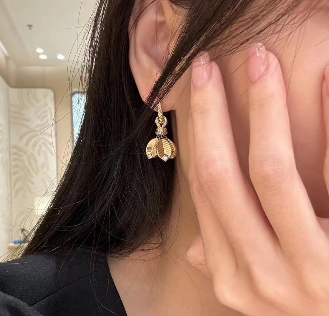 Cartier Grain de Cafe earrings Available in 18k yellow gold with white gold accents and clear diamonds 18k white gold with clear diamonds and 18k rose gold with clear diamonds One Size