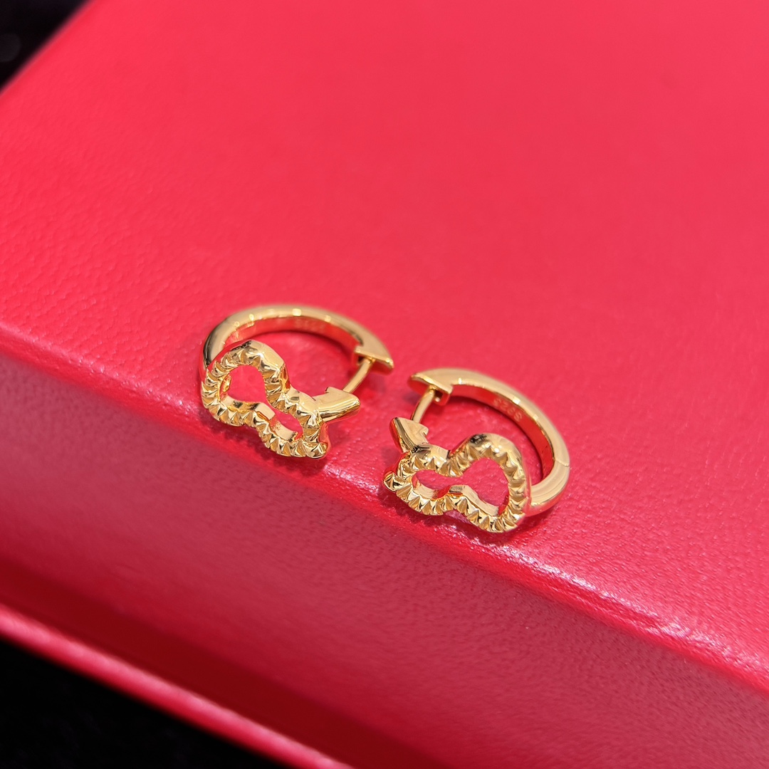 Qeelin Wulu earrings gold tone metal with faceted detailing no gemstones 10mm hoop diameter