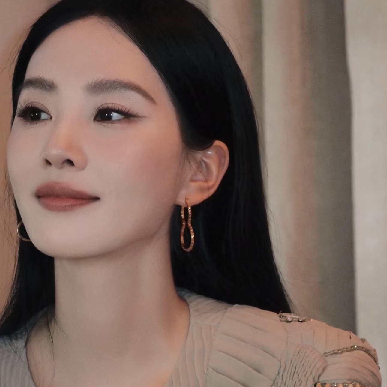 Qeelin Wulu earrings rose gold 3 5cm hoop diameter