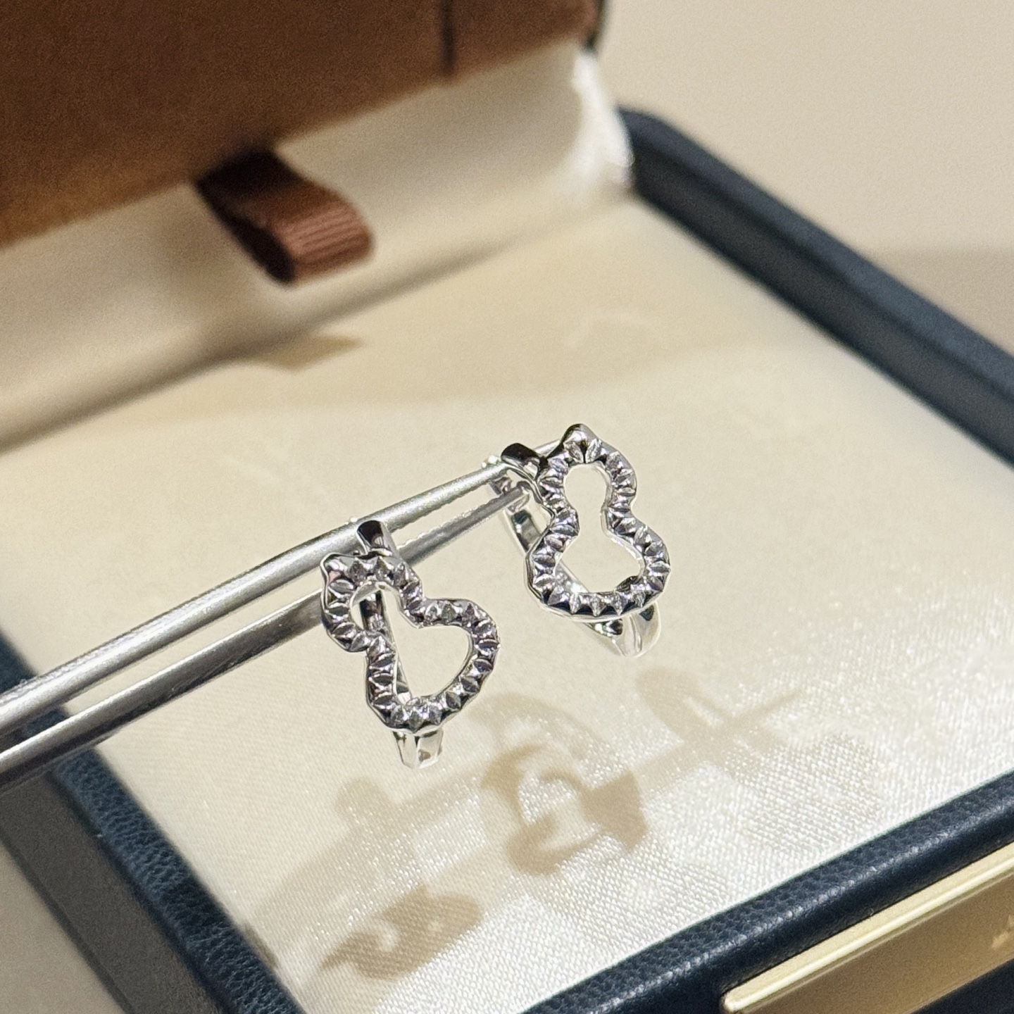 Qeelin Wulu earrings silver sterling silver metal no gemstones 10mm hoop diameter