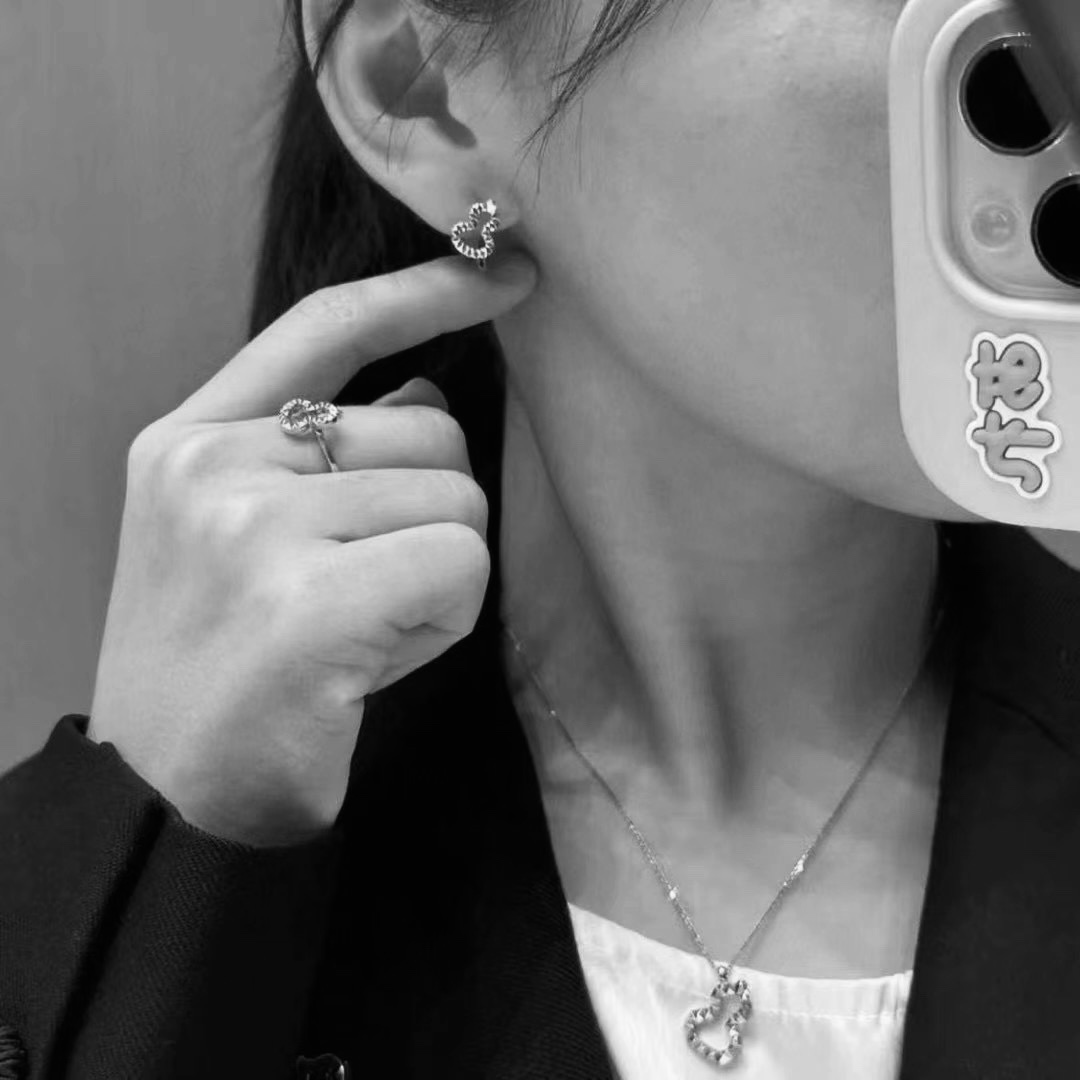 Qeelin Wulu earrings silver sterling silver metal no gemstones 10mm hoop diameter