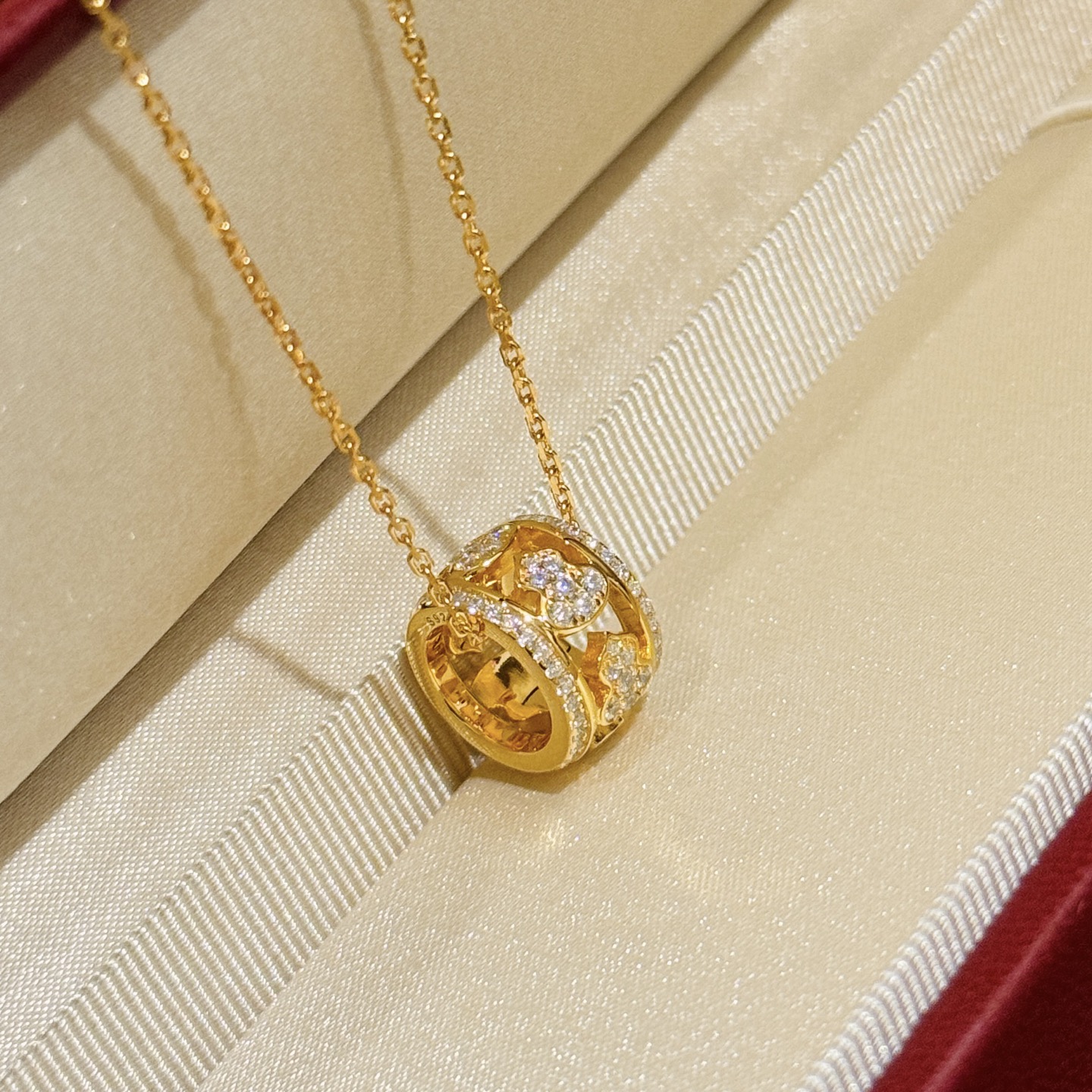 Qeelin Qilin Gourd Small Waist necklace rose gold metal clear diamond stones adjustable