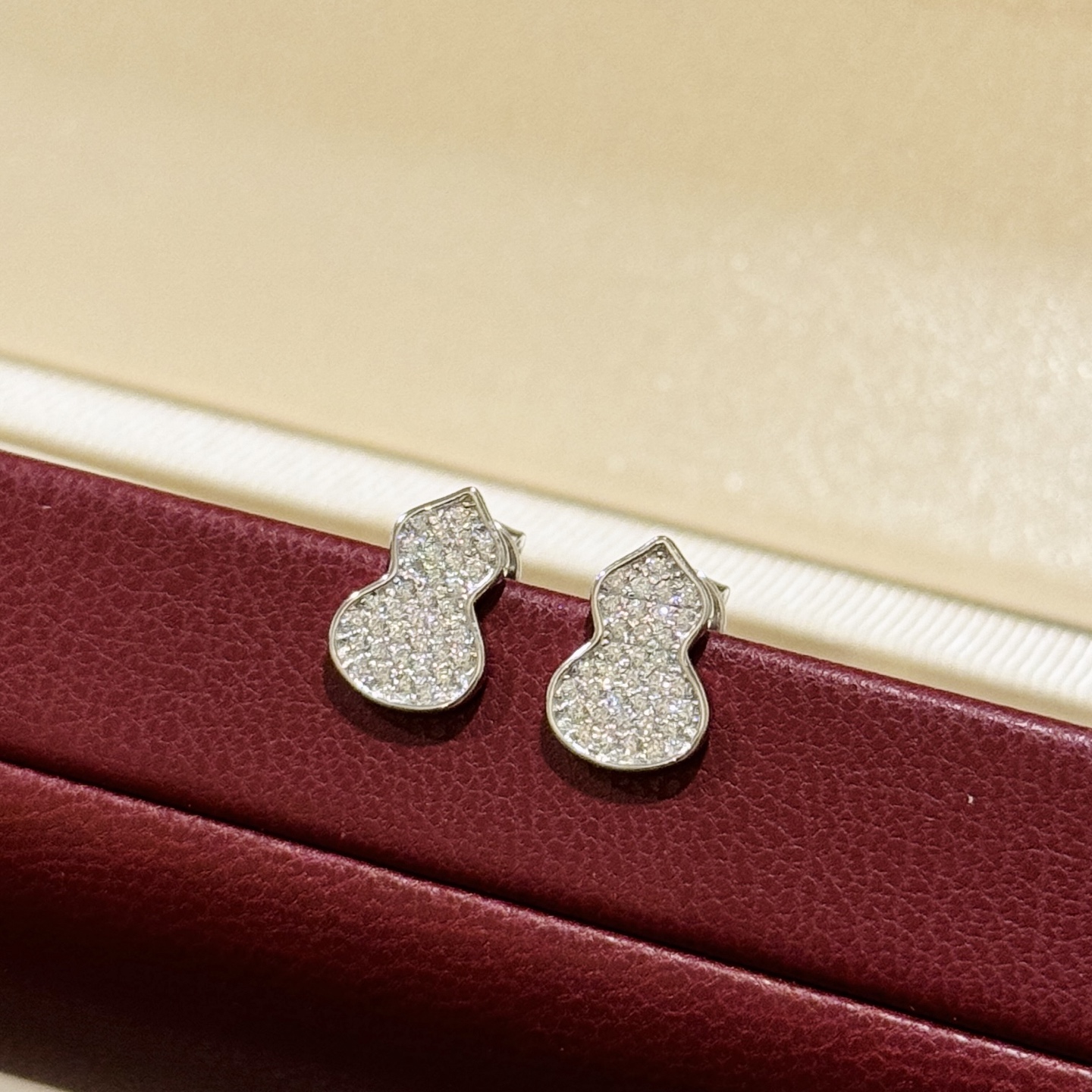 Qeelin Wulu earrings silver-toned 925 sterling silver with pave clear diamond simulants 8mm stud length