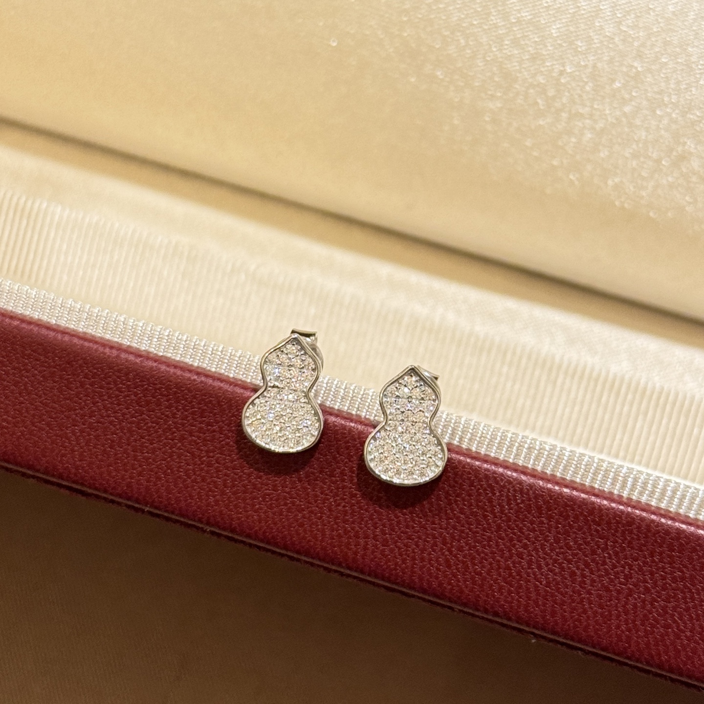 Qeelin Wulu earrings silver-toned 925 sterling silver with pave clear diamond simulants 8mm stud length