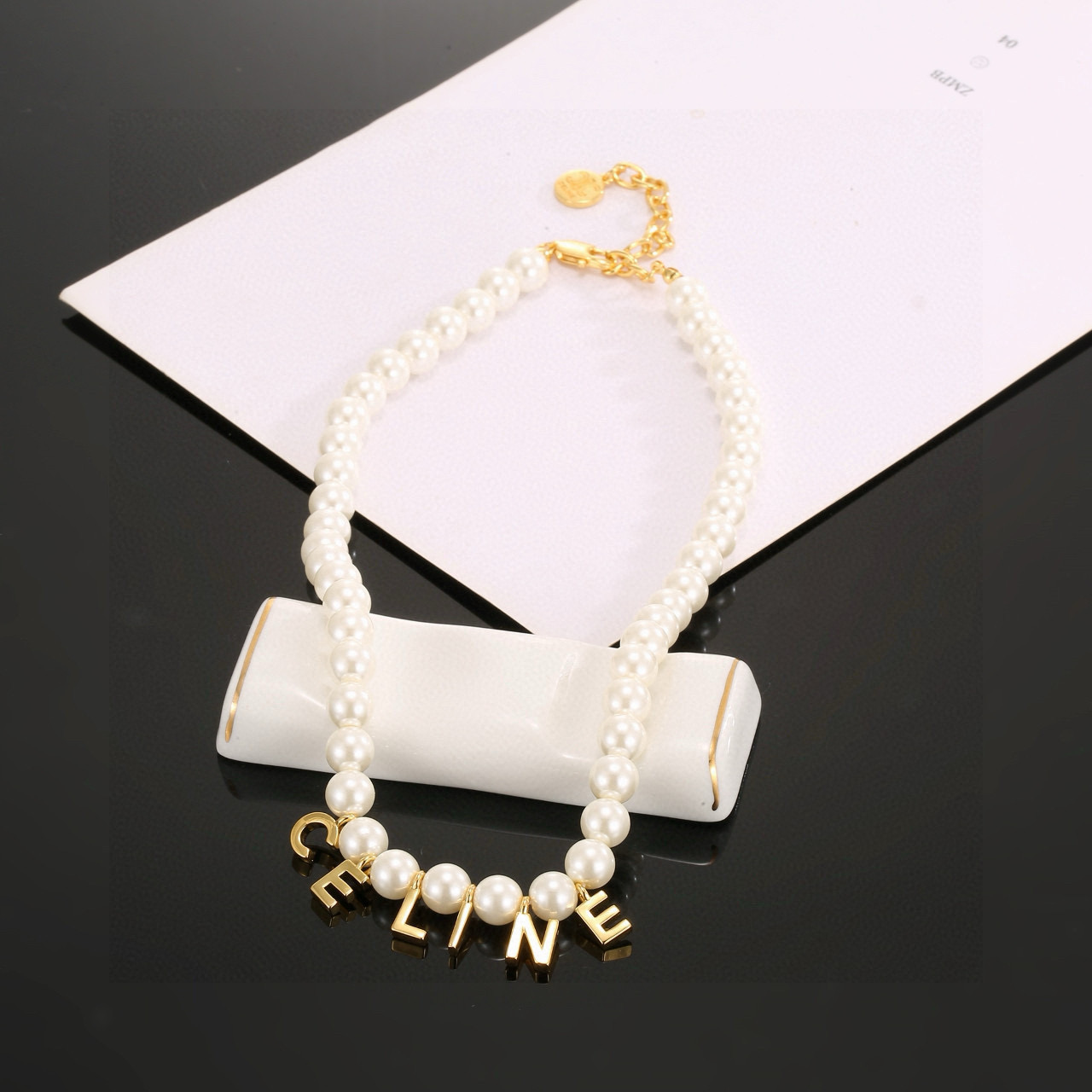 Collier ras de cou Celine Logo Letter Pearl Métal doré perle d'imitation blanche 40 cm avec chaîne d'extension de 5 cm