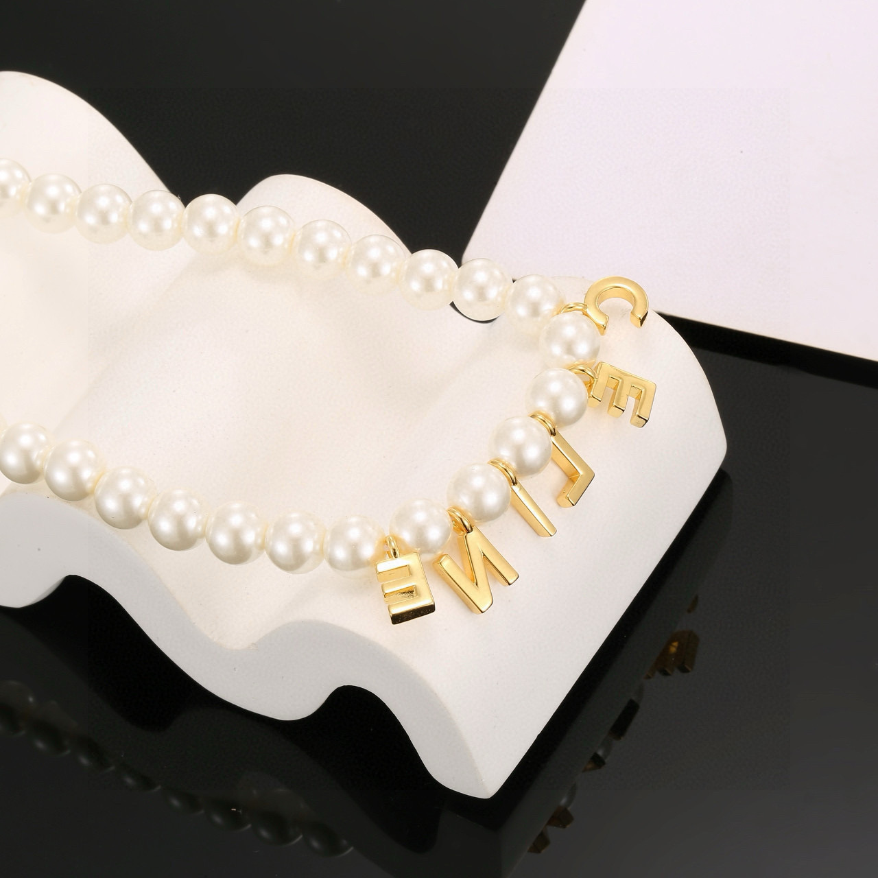 Collier ras de cou Celine Logo Letter Pearl Métal doré perle d'imitation blanche 40 cm avec chaîne d'extension de 5 cm