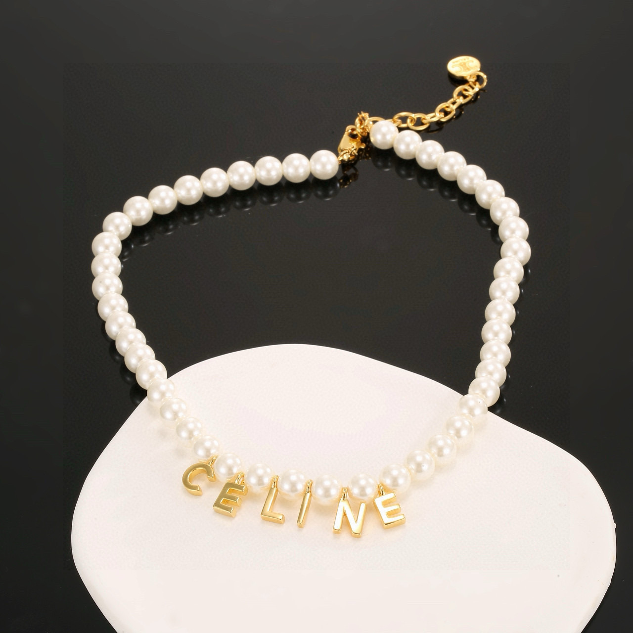 Collier ras de cou Celine Logo Letter Pearl Métal doré perle d'imitation blanche 40 cm avec chaîne d'extension de 5 cm