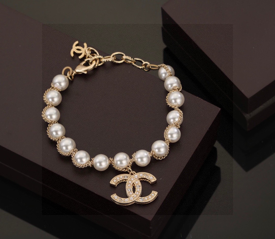 Chanel CC Logo Pearl Chain necklace gold-tone metal white faux pearl clear crystal 42cm