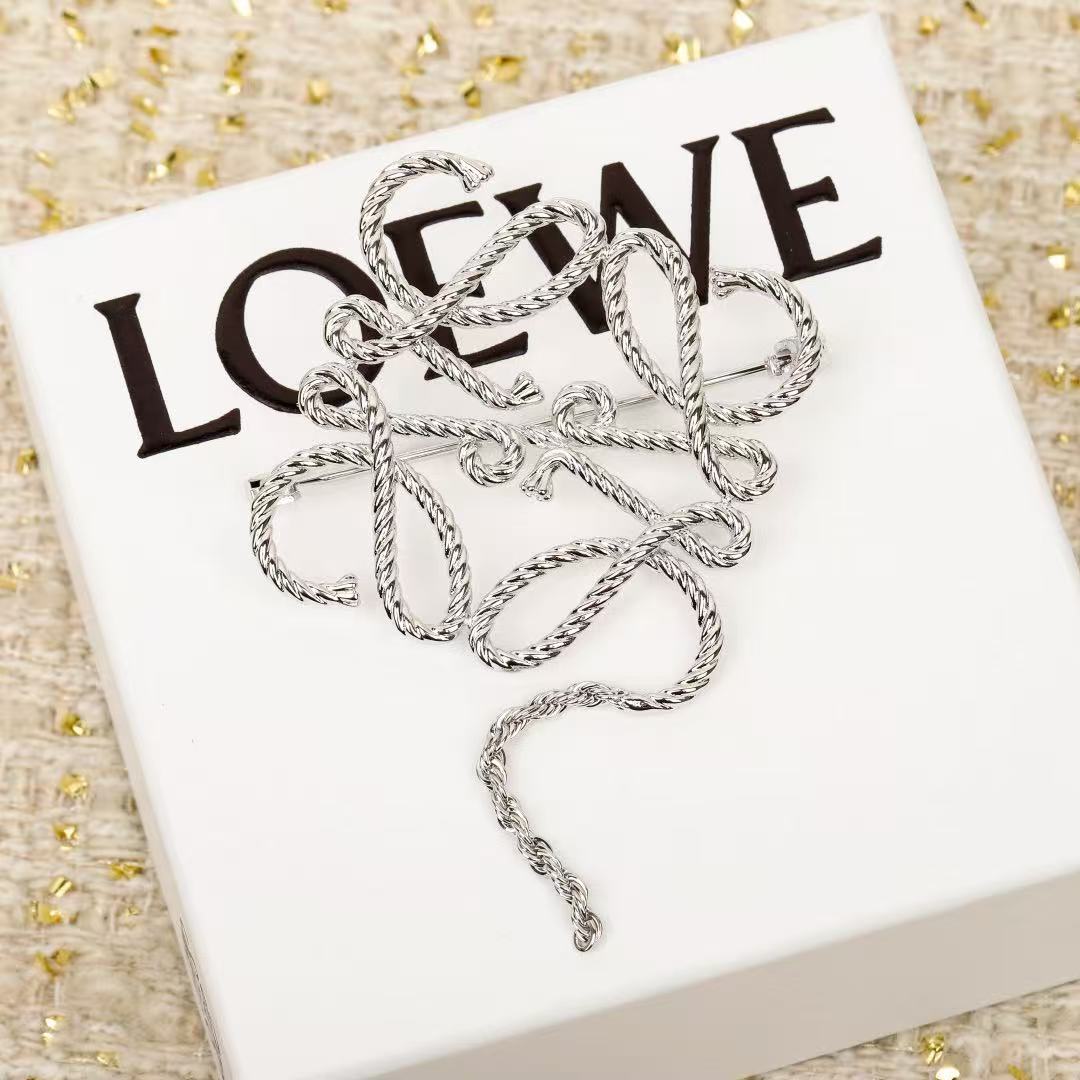 Loewe Anagram brooch Gold-tone twisted rope brass metal no gemstones One Size
