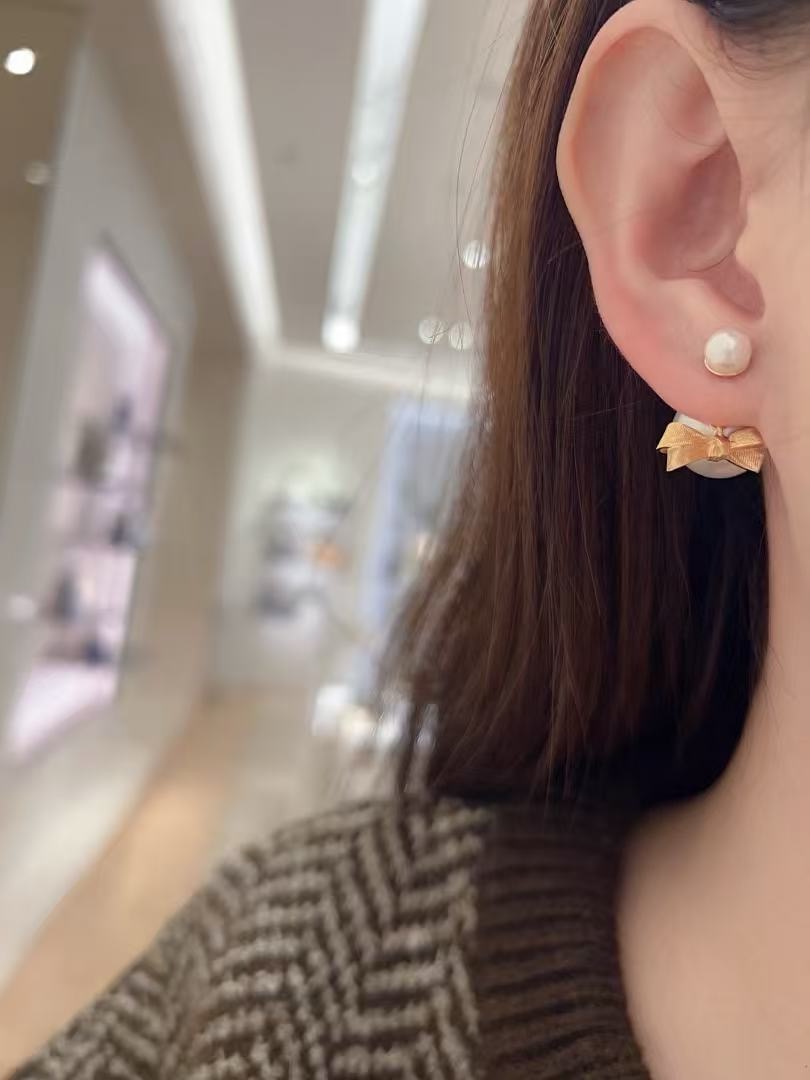 Dior Tribales earrings gold-tone metal with white resin pearls one size