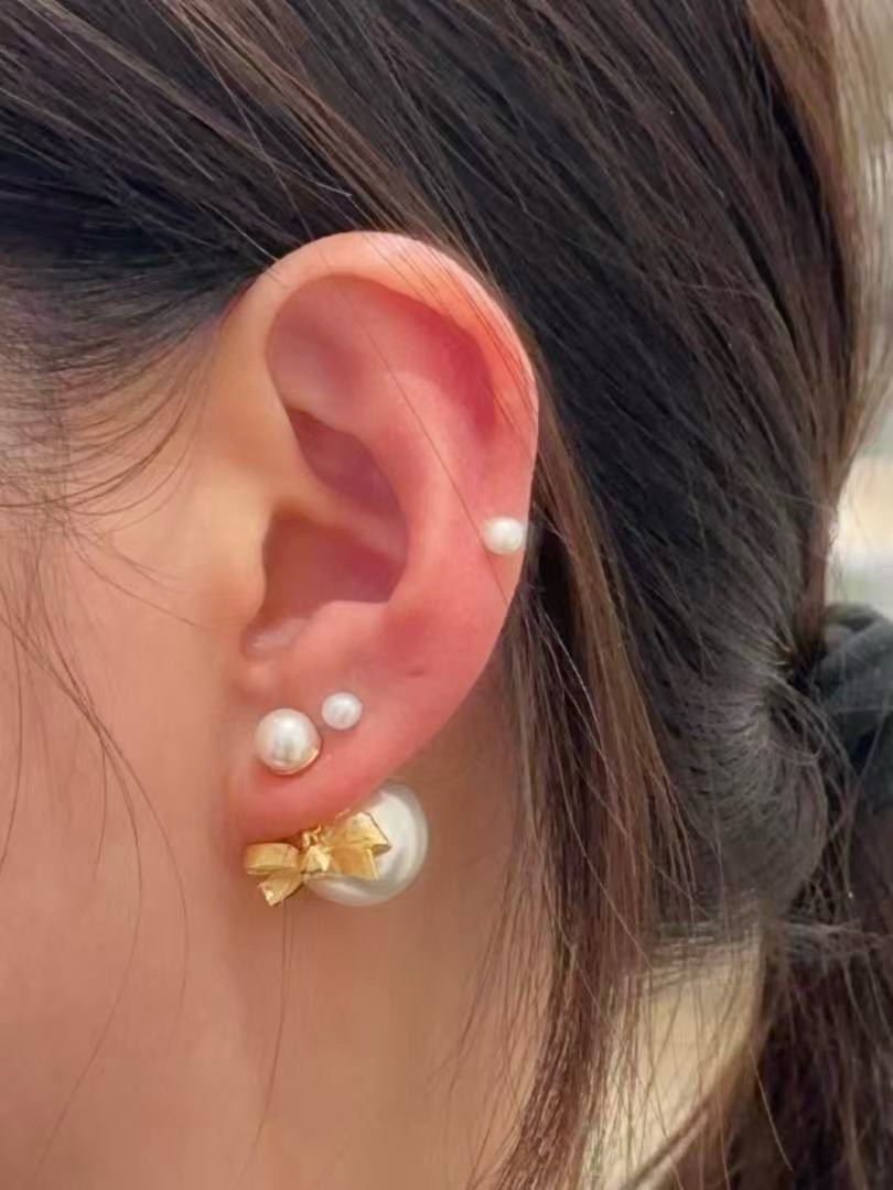 Dior Tribales earrings gold-tone metal with white resin pearls one size