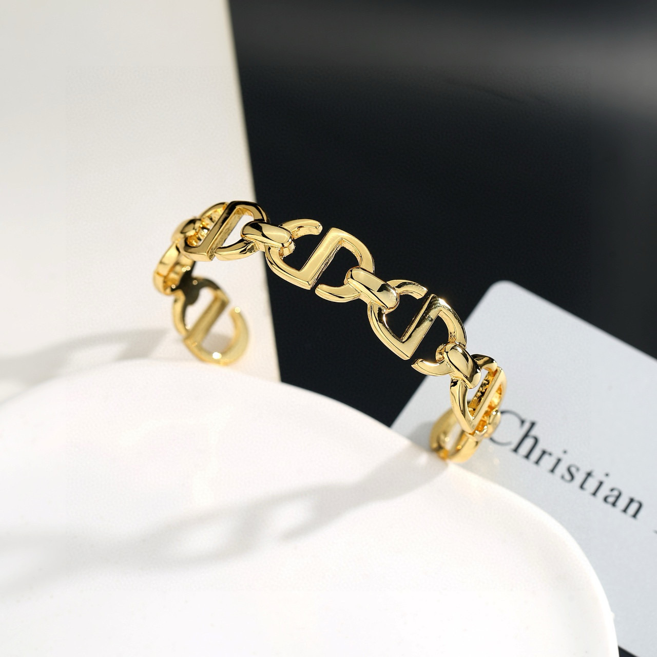 Dior CD Chain Cuff bracelet Gold-tone metal no gemstones One Size open cuff approx 17cm inner circumference