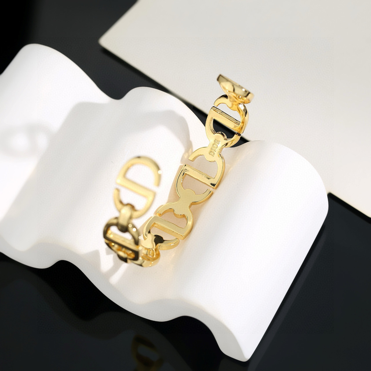 Dior CD Chain Cuff bracelet Gold-tone metal no gemstones One Size open cuff approx 17cm inner circumference