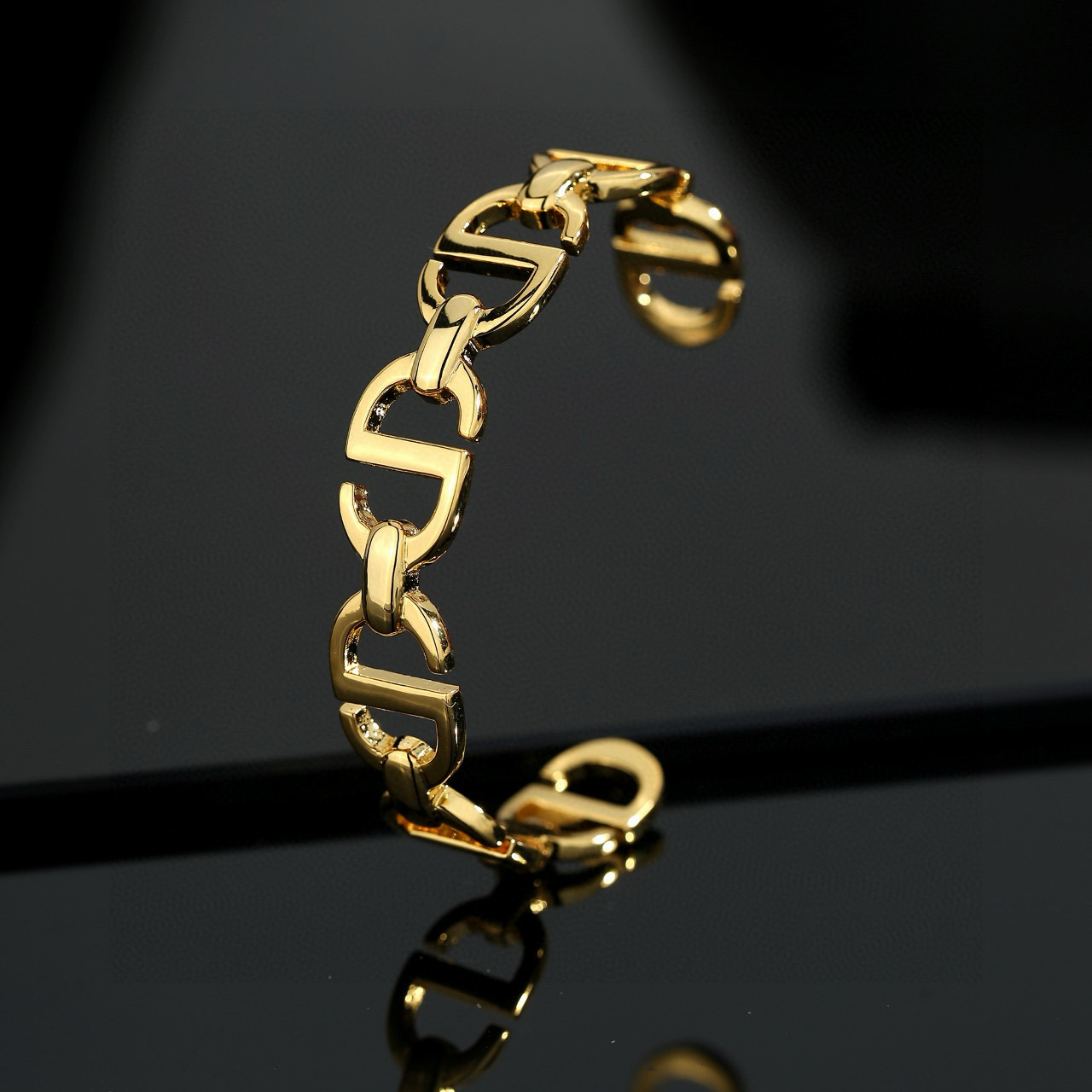 Dior CD Chain Cuff bracelet Gold-tone metal no gemstones One Size open cuff approx 17cm inner circumference