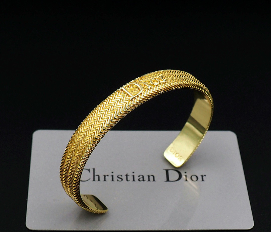Dior CD New Herringbone Logo Cuff bracelet Gold-tone metal no accent stones One Size open cuff standard 17cm inner circumference