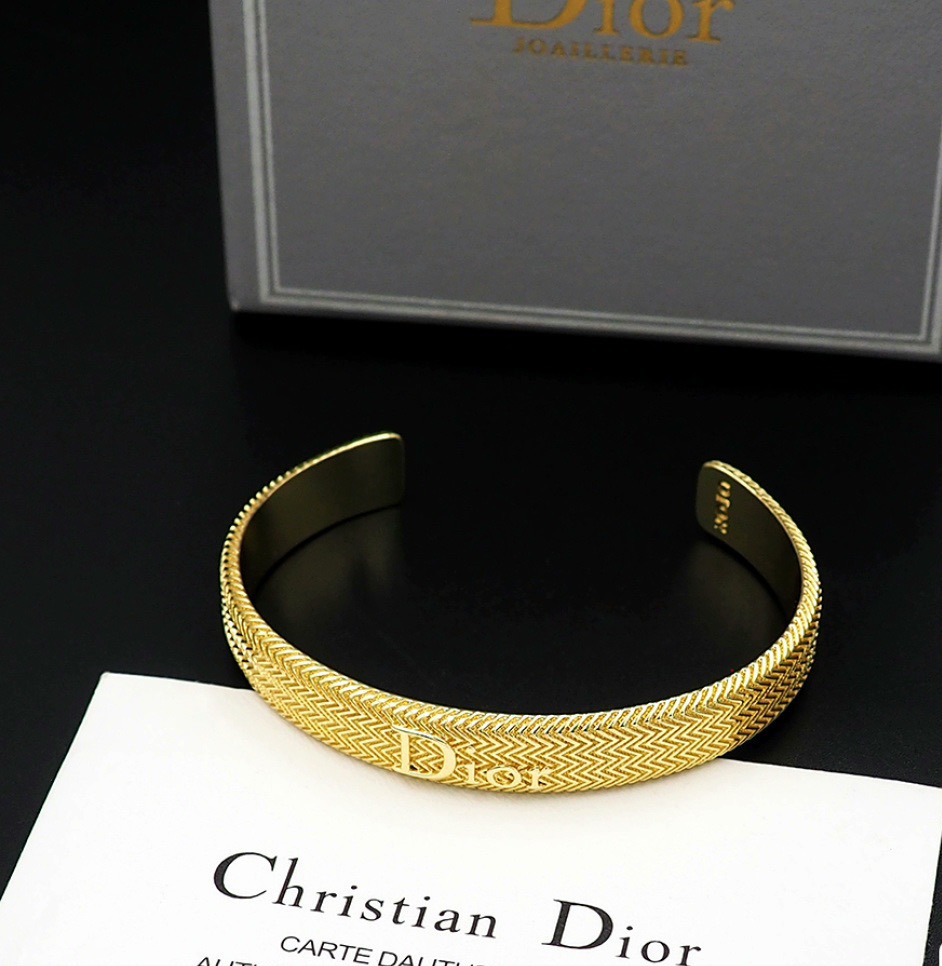 Dior CD New Herringbone Logo Cuff bracelet Gold-tone metal no accent stones One Size open cuff standard 17cm inner circumference