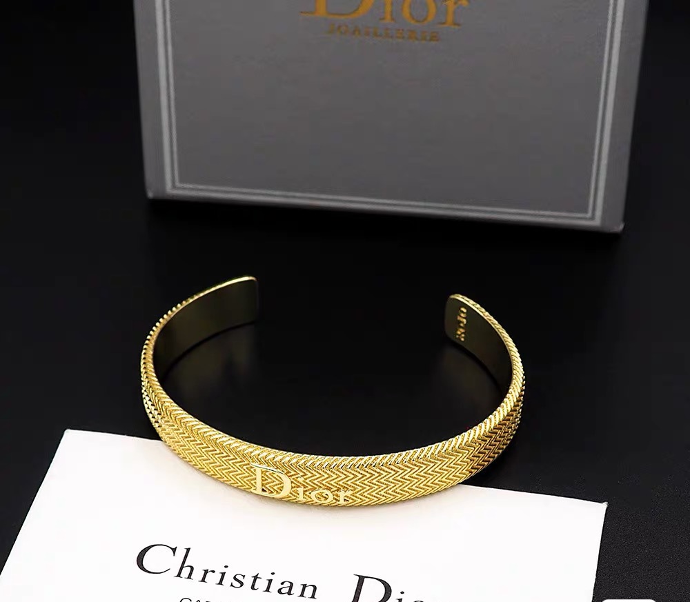 Dior CD New Herringbone Logo Cuff bracelet Gold-tone metal no accent stones One Size open cuff standard 17cm inner circumference
