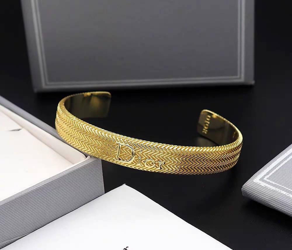 Dior CD New Herringbone Logo Cuff bracelet Gold-tone metal no accent stones One Size open cuff standard 17cm inner circumference