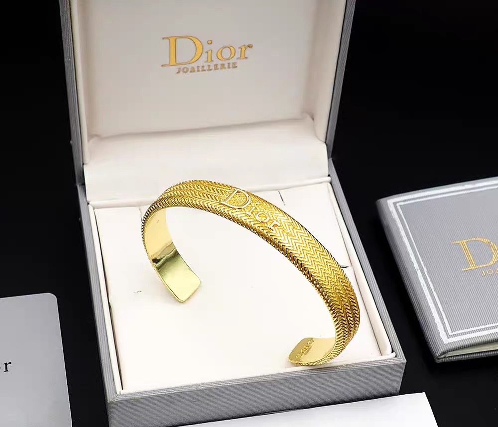 Dior CD New Herringbone Logo Cuff bracelet Gold-tone metal no accent stones One Size open cuff standard 17cm inner circumference