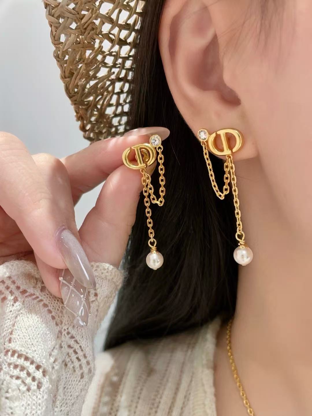 Dior Dior Tribales CD Logo Chain Pearl Drop Earrings earrings Gold-tone metal white pearl clear crystal 3 5cm drop length