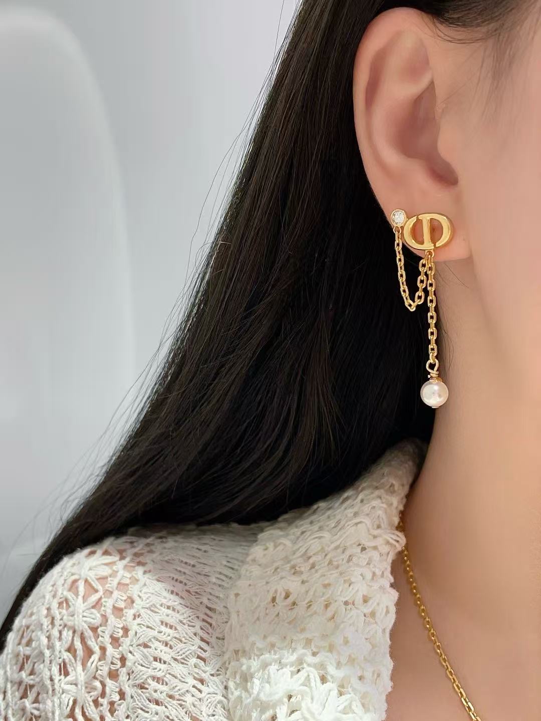 Dior Dior Tribales CD Logo Chain Pearl Drop Earrings earrings Gold-tone metal white pearl clear crystal 3 5cm drop length