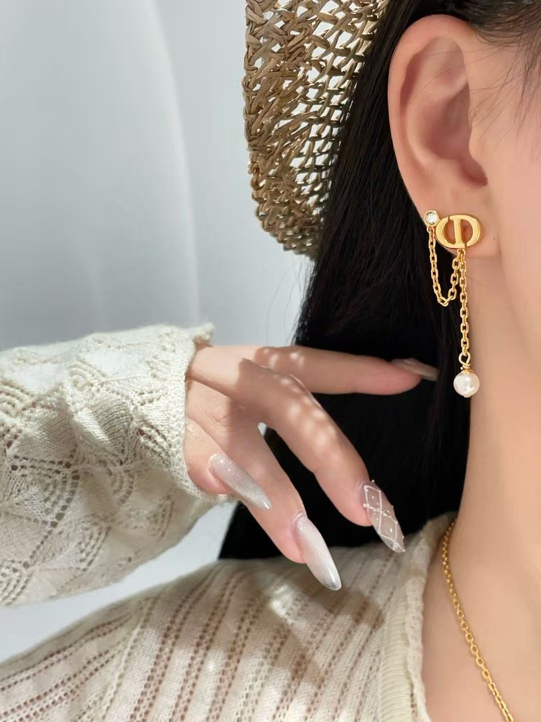 Dior Dior Tribales CD Logo Chain Pearl Drop Earrings earrings Gold-tone metal white pearl clear crystal 3 5cm drop length