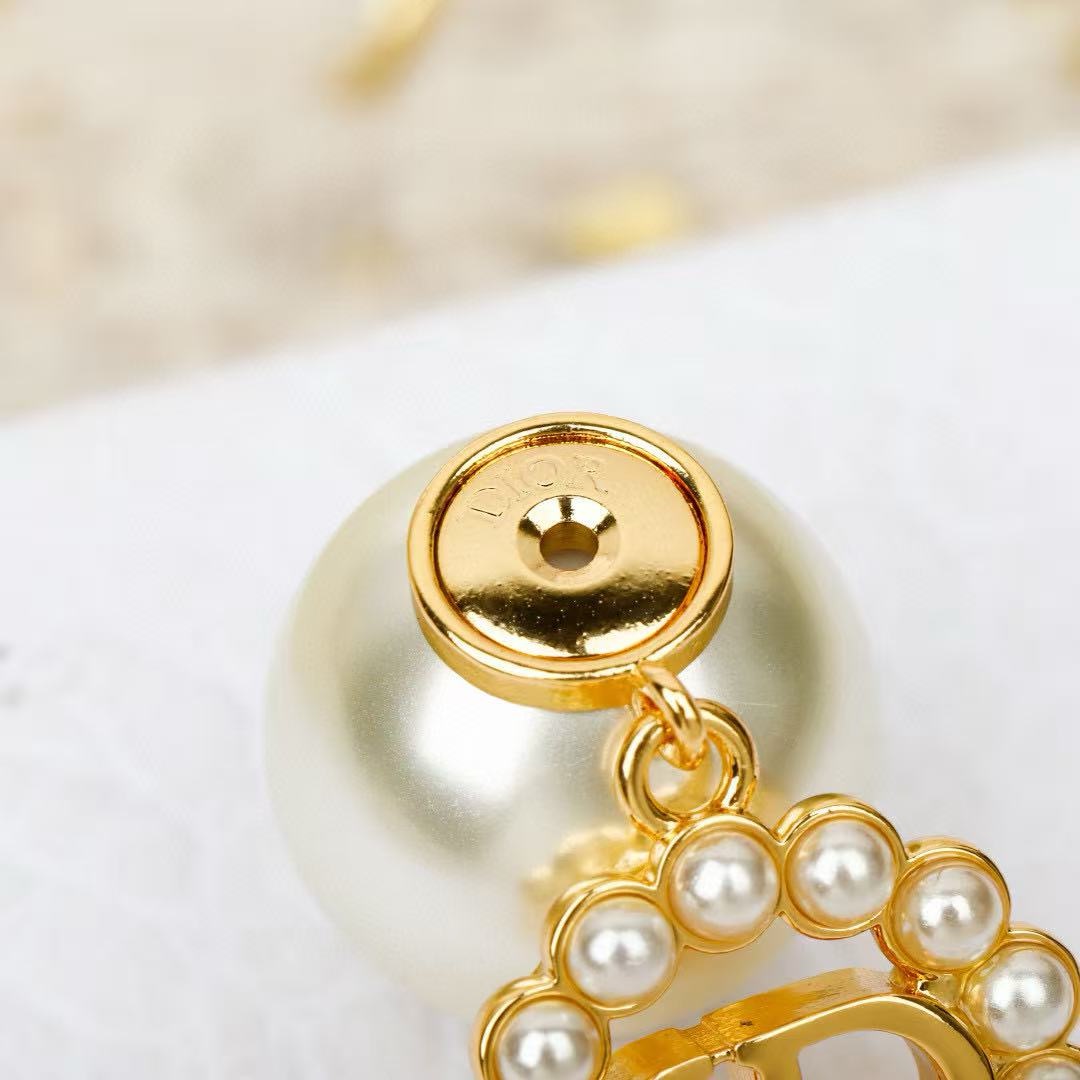 Dior Tribales earrings Gold-tone metal with white pearls One Size