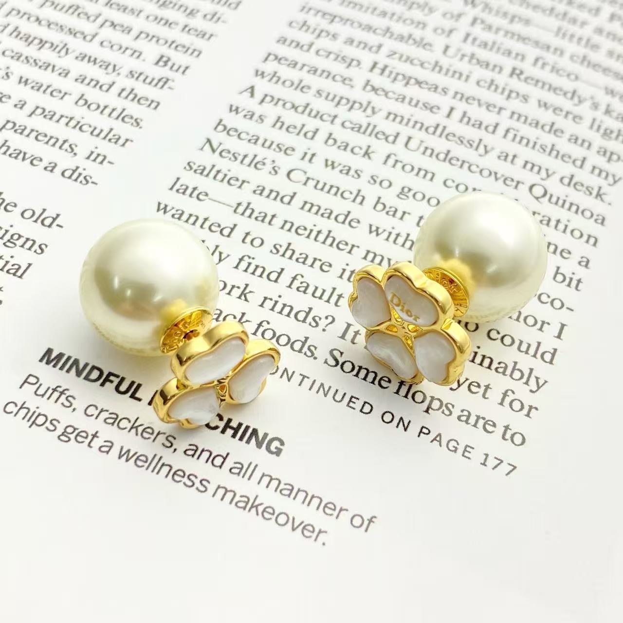 Dior DiorAB Clover Pearl Stud Earrings earrings gold-tone metal white mother-of-pearl cream white resin pearl 1 2cm diameter pearl 1cm clover front