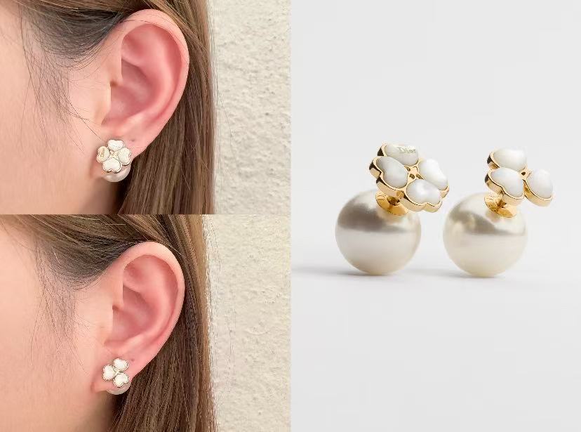 Dior DiorAB Clover Pearl Stud Earrings earrings gold-tone metal white mother-of-pearl cream white resin pearl 1 2cm diameter pearl 1cm clover front