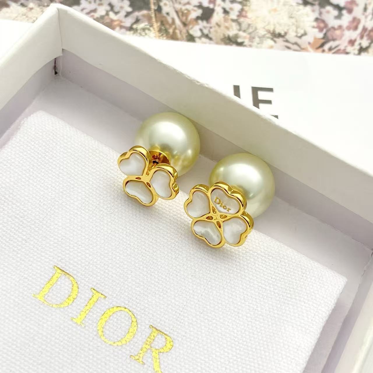 Dior DiorAB Clover Pearl Stud Earrings earrings gold-tone metal white mother-of-pearl cream white resin pearl 1 2cm diameter pearl 1cm clover front