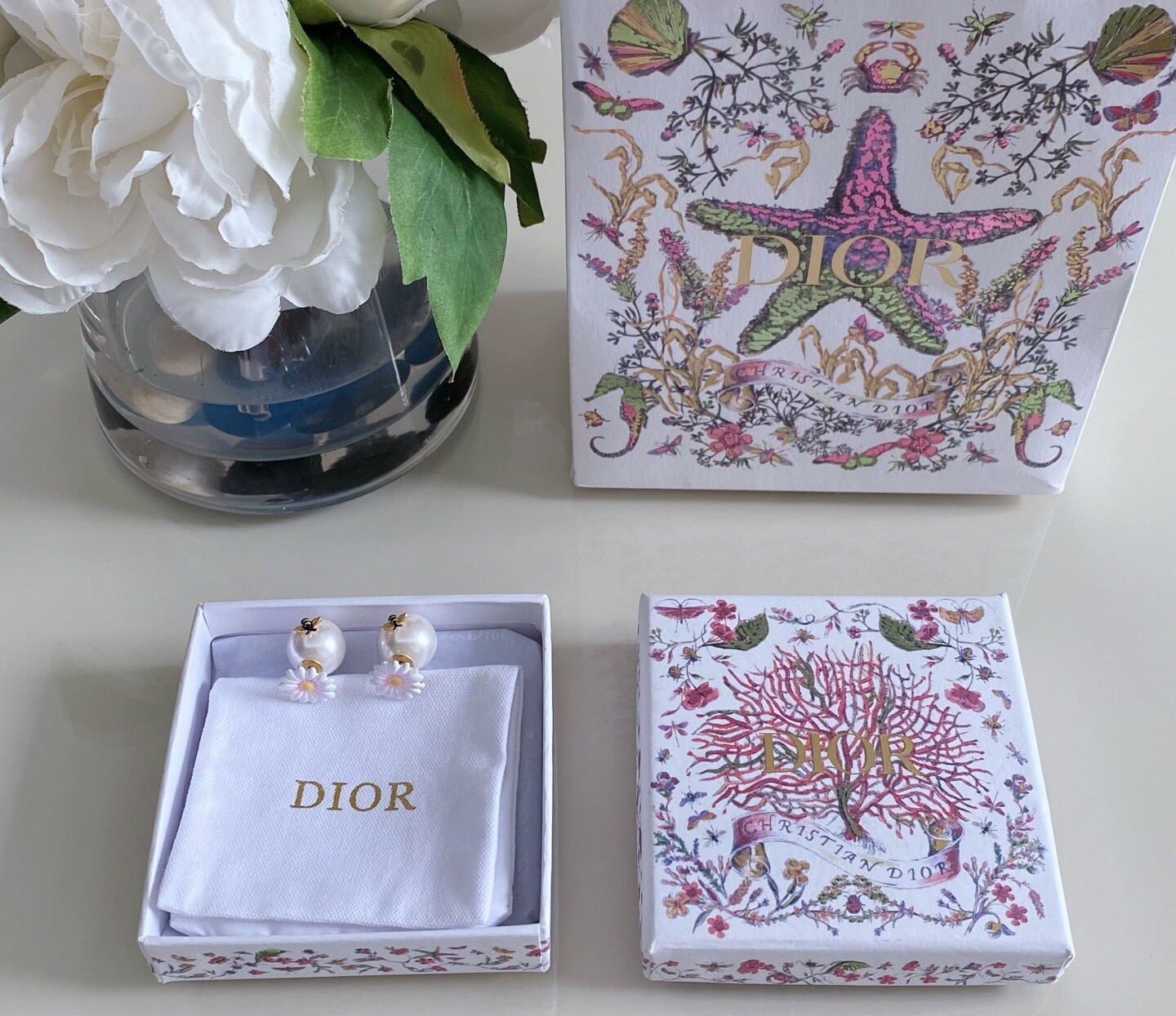 Dior Tribales Bee Daisy Pearl earrings gold-tone metal white resin pearl white daisy with yellow center black and gold enamel bee 1 2cm pearl diameter