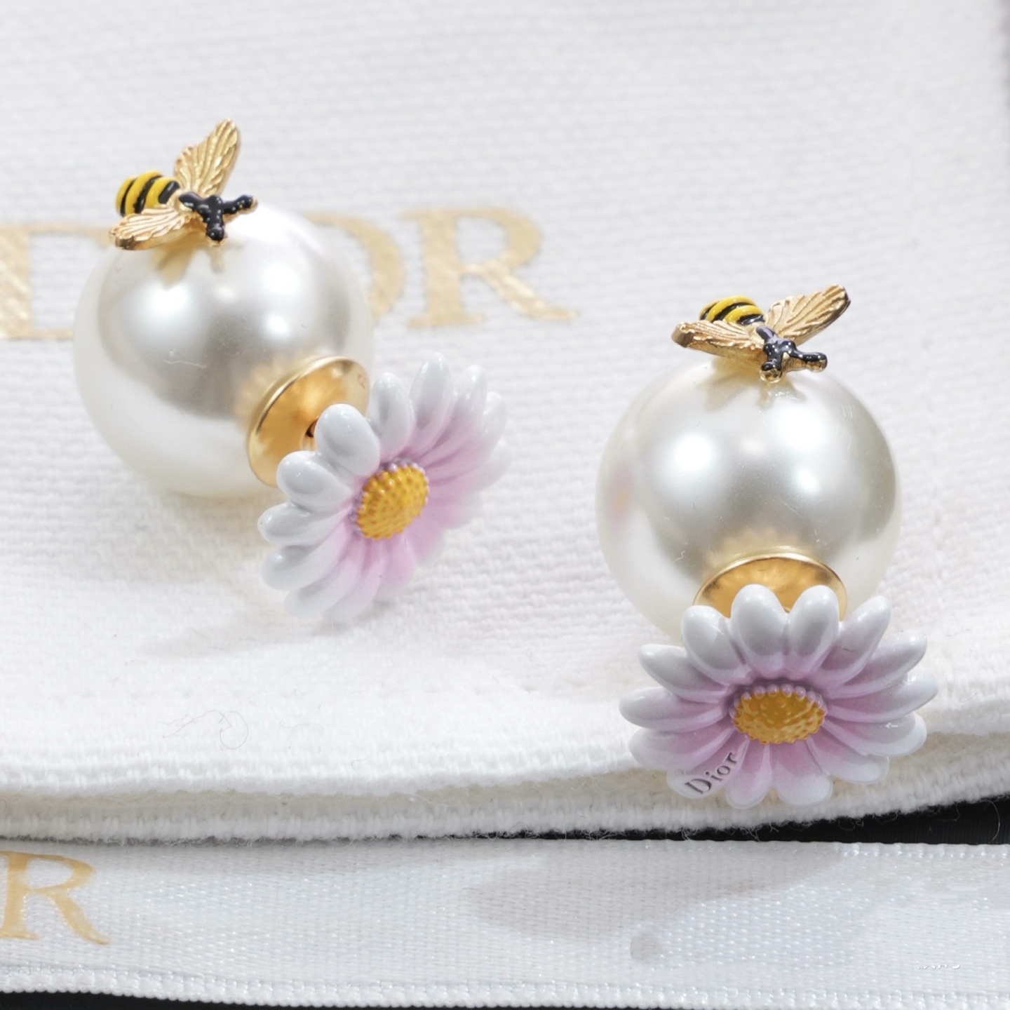 Dior Tribales Bee Daisy Pearl earrings gold-tone metal white resin pearl white daisy with yellow center black and gold enamel bee 1 2cm pearl diameter