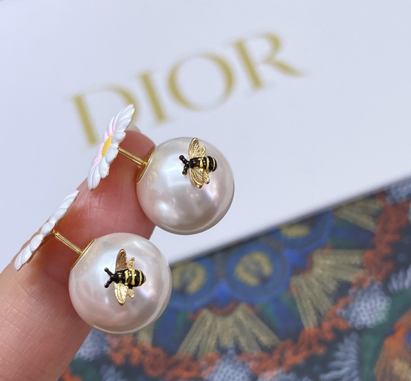 Dior Tribales Bee Daisy Pearl earrings gold-tone metal white resin pearl white daisy with yellow center black and gold enamel bee 1 2cm pearl diameter