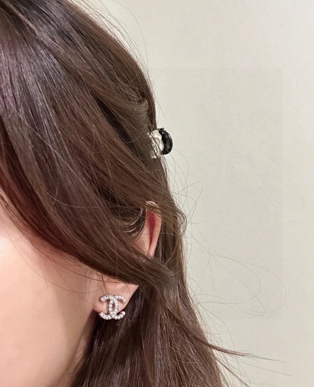 Chanel CC Logo Pearl Crystal Stud Earrings earrings silver-tone metal white faux pearl clear crystal 1 5cm stud diameter