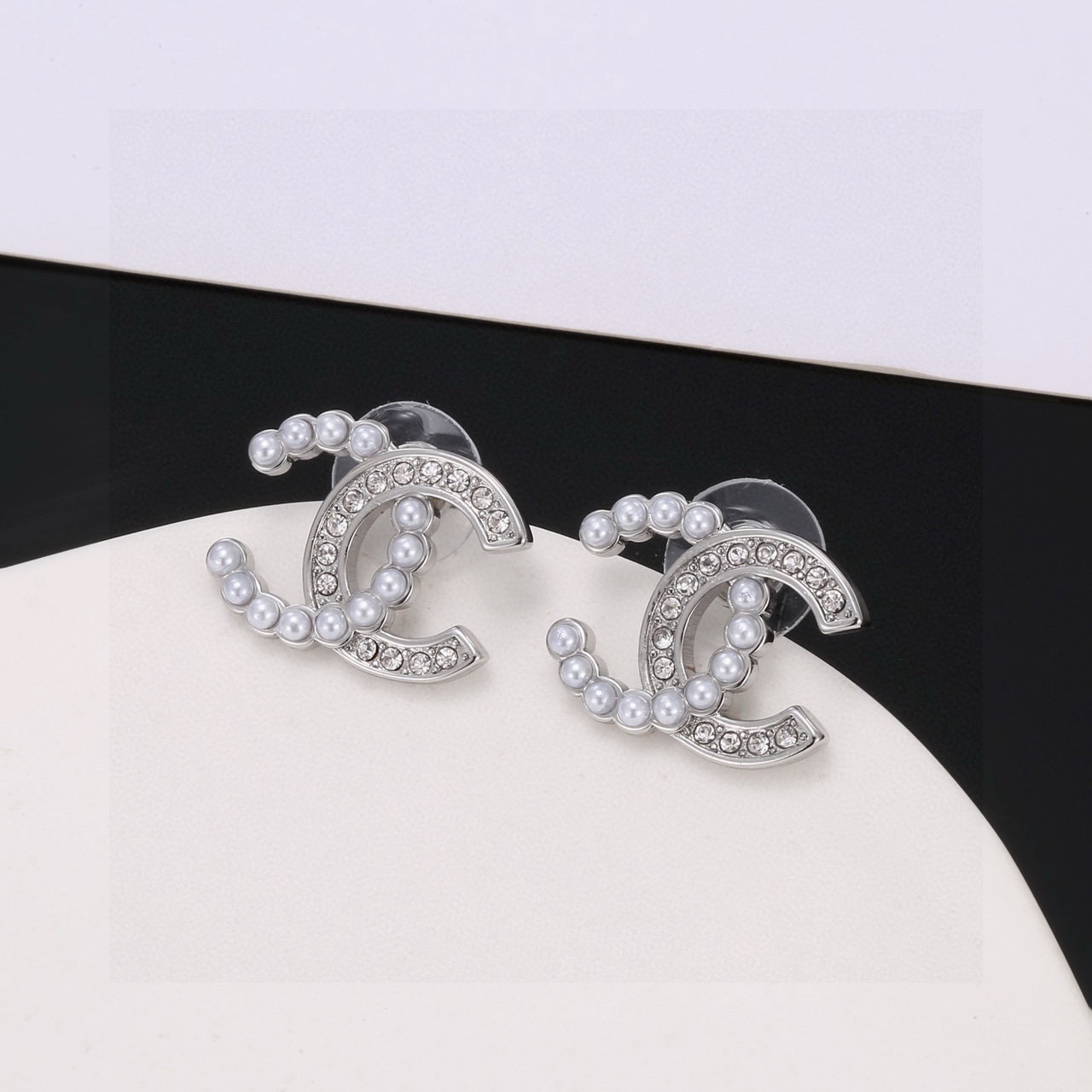 Chanel CC Logo Pearl Crystal Stud Earrings earrings silver-tone metal white faux pearl clear crystal 1 5cm stud diameter