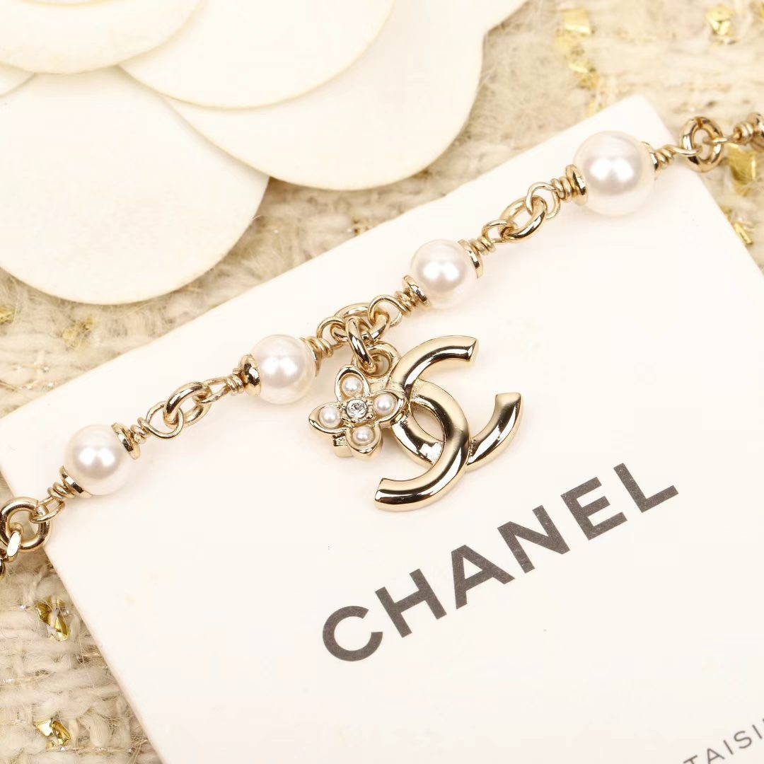 Chanel CC Logo Pearl Flower Charm bracelet Light gold metal white faux pearl clear crystal 18cm