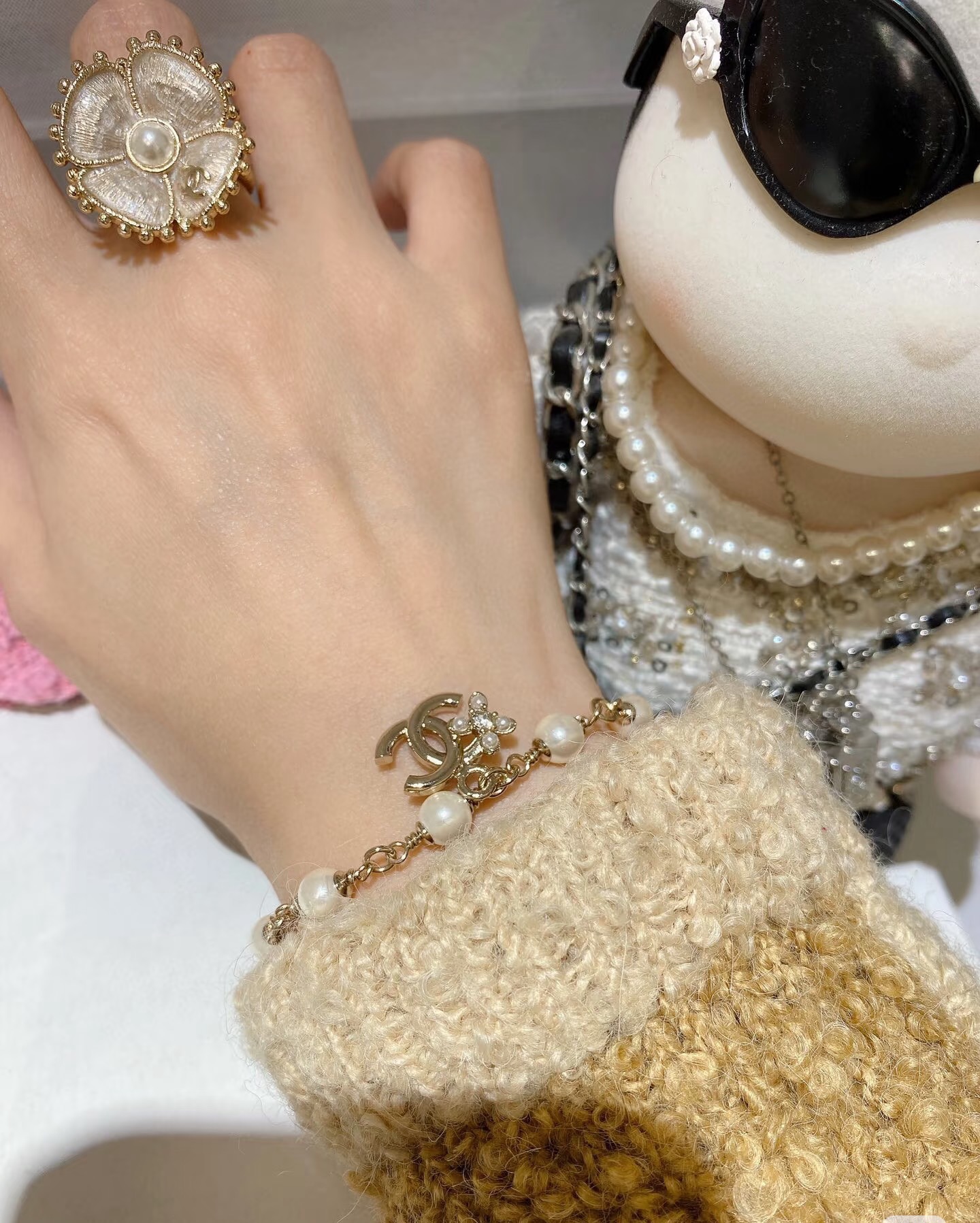 Chanel CC Logo Pearl Flower Charm bracelet Light gold metal white faux pearl clear crystal 18cm
