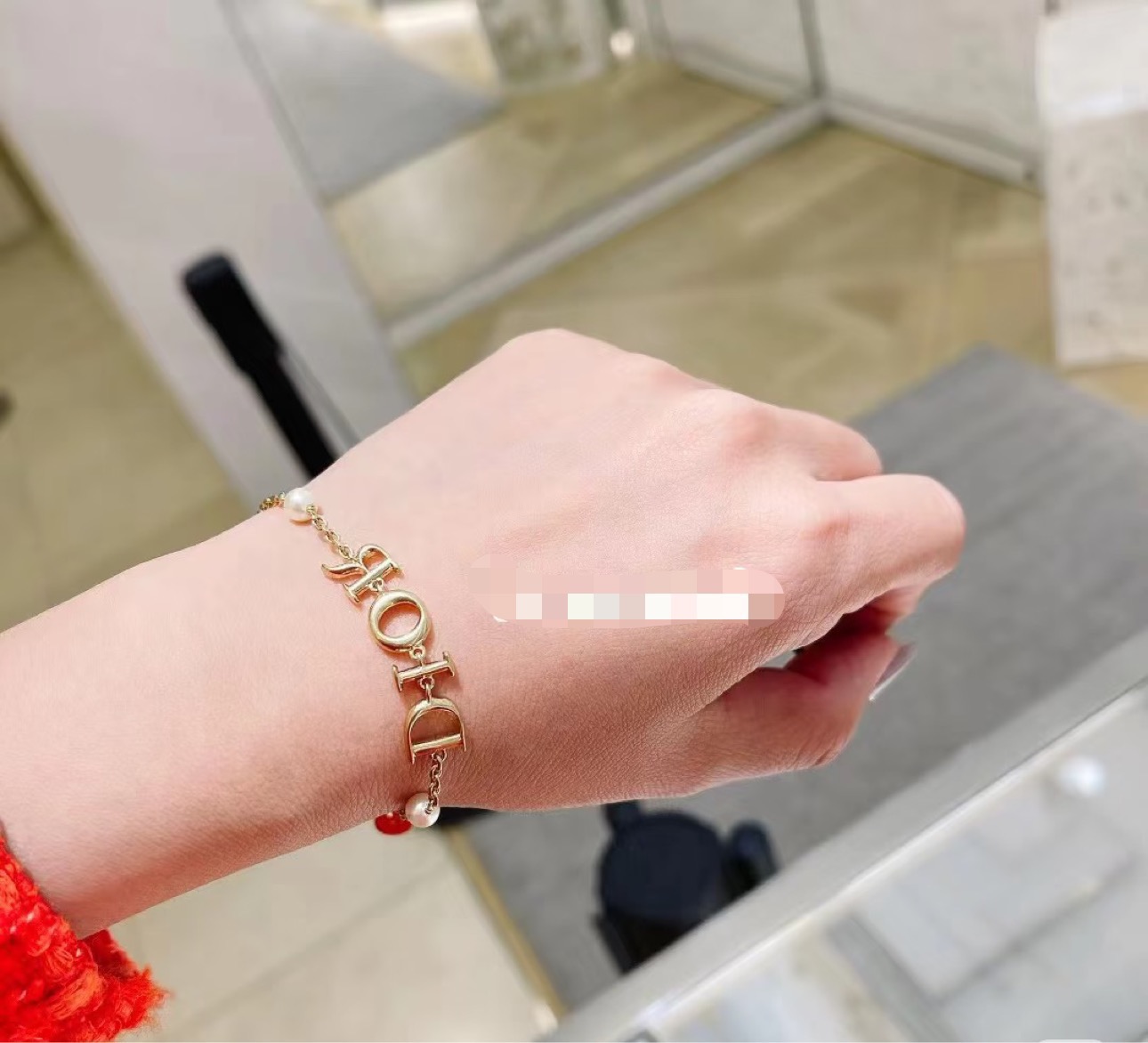 Dior D I O R Logo Pearl Bracelet bracelet gold-tone metal with white resin pearls 18cm with 3cm extender chain
