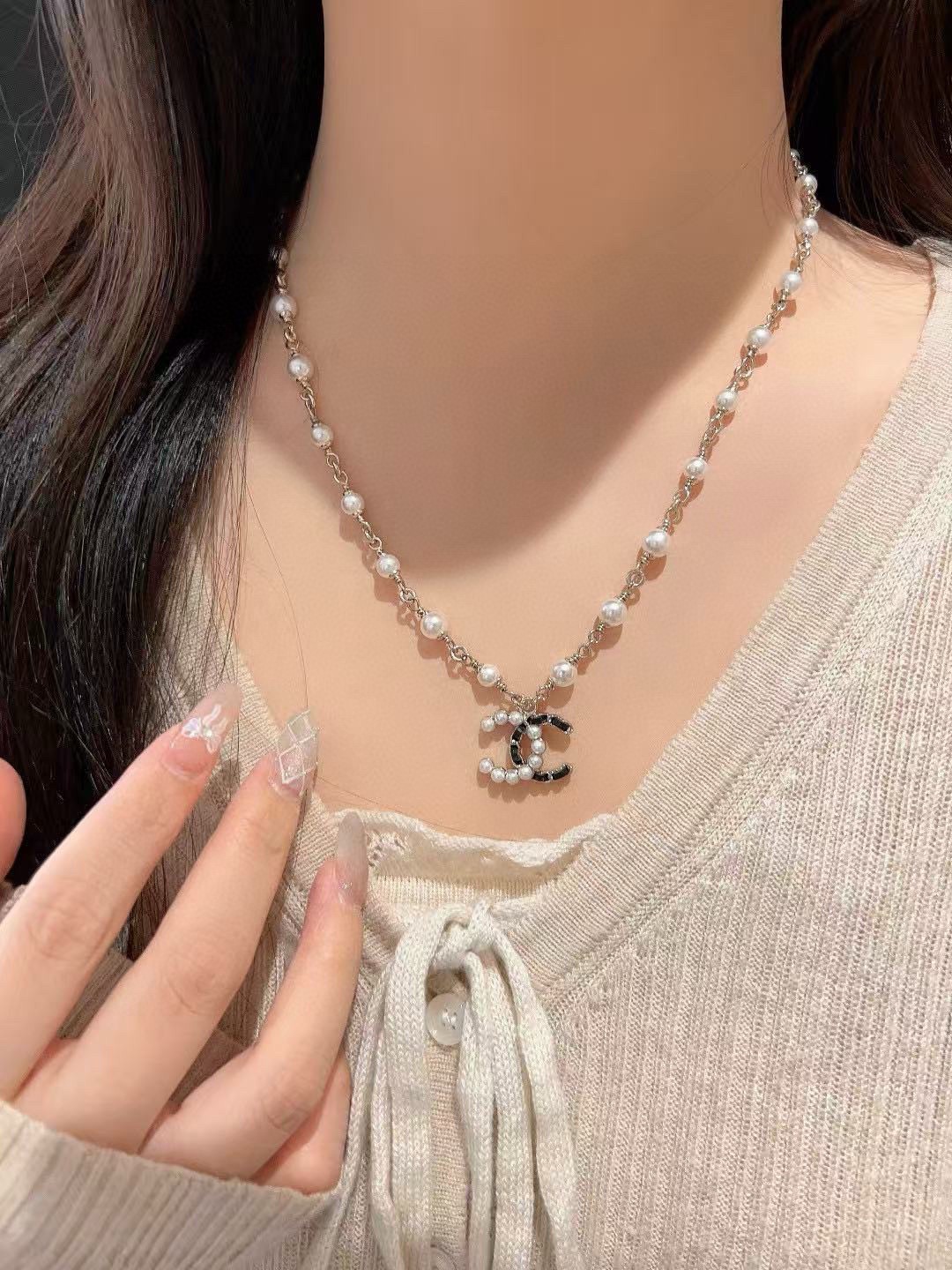 Chanel CC Pearl Chain Choker necklace Light gold-tone metal with white faux pearls 40cm with 5cm extender