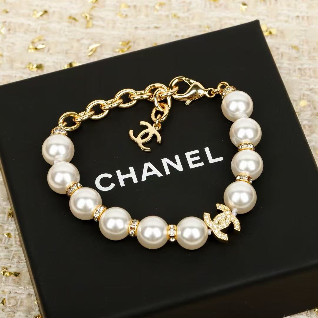 Chanel CC Pearl Crystal bracelet Gold-tone metal cream white faux pearl clear crystal 18cm
