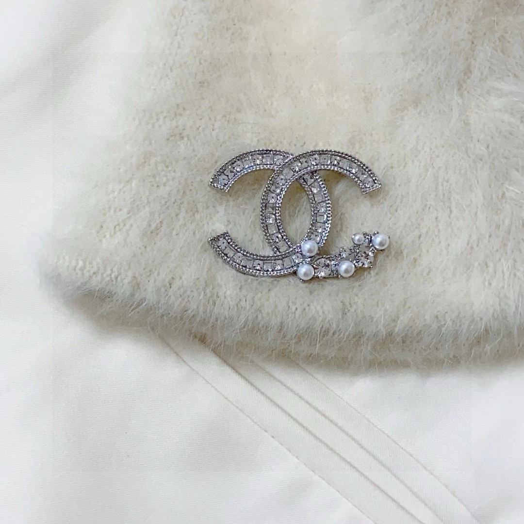 Chanel CC Logo Pearl Crystal Brooch brooch silver tone metal clear crystal white pearl 4 5cm width