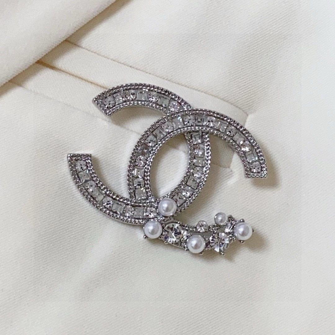 Chanel CC Logo Pearl Crystal Brooch brooch silver tone metal clear crystal white pearl 4 5cm width