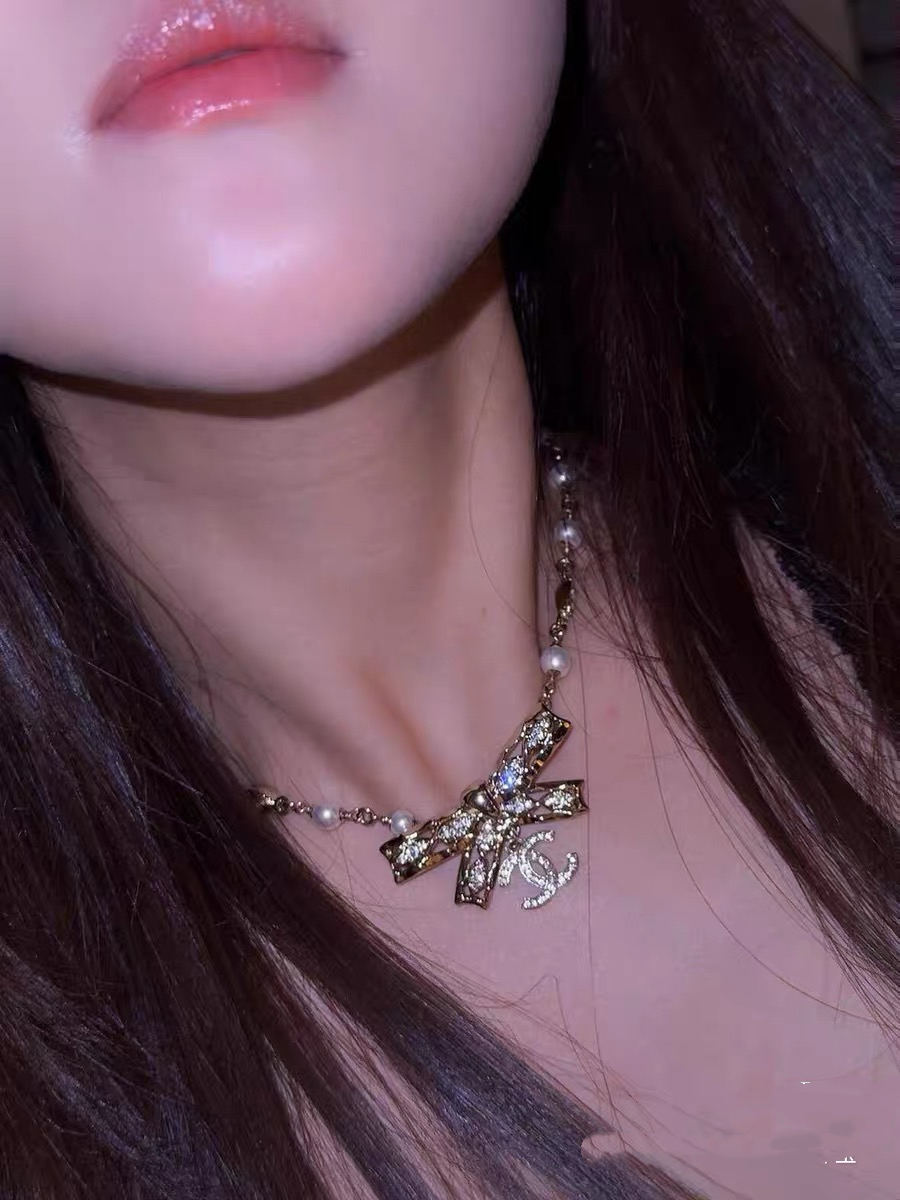 Chanel Crystal Bow CC Pearl Necklace necklace Light gold tone metal white faux pearls clear crystals 42cm with 5cm extender