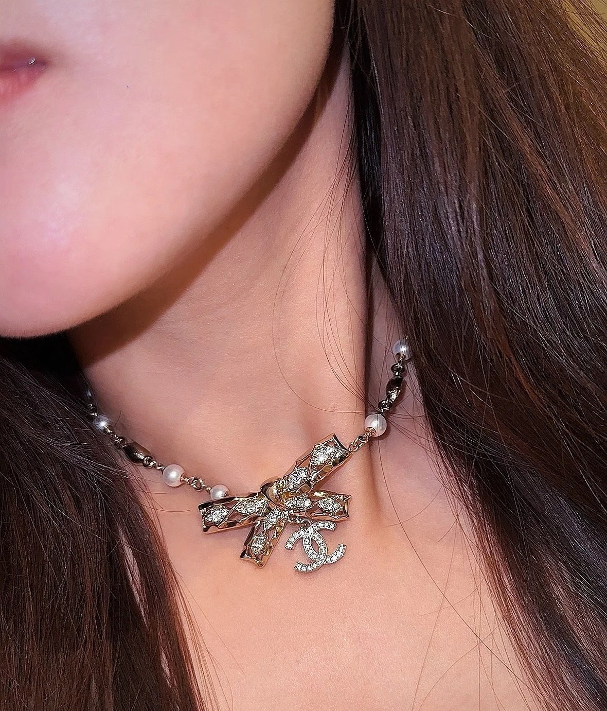 Chanel Crystal Bow CC Pearl Necklace necklace Light gold tone metal white faux pearls clear crystals 42cm with 5cm extender